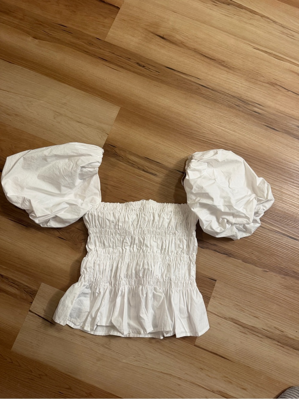 Astr White Smocked Puff-Sleeve Crop Top - Picture 4 of 4